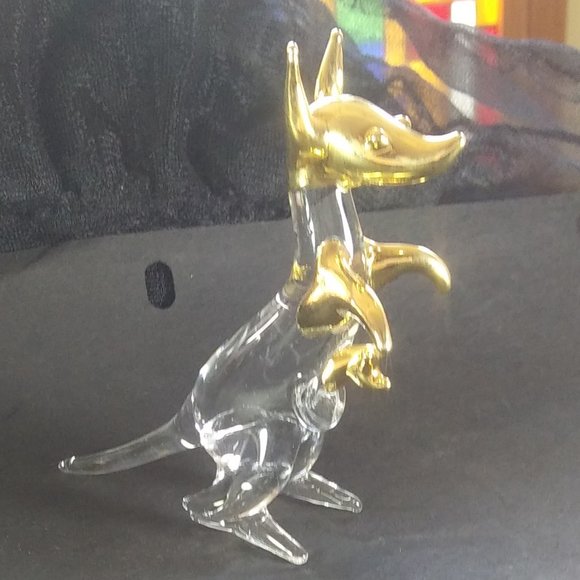 Glass kangaroo with a baby joey in the pouch clear glass with gold accents - Picture 3 of 15